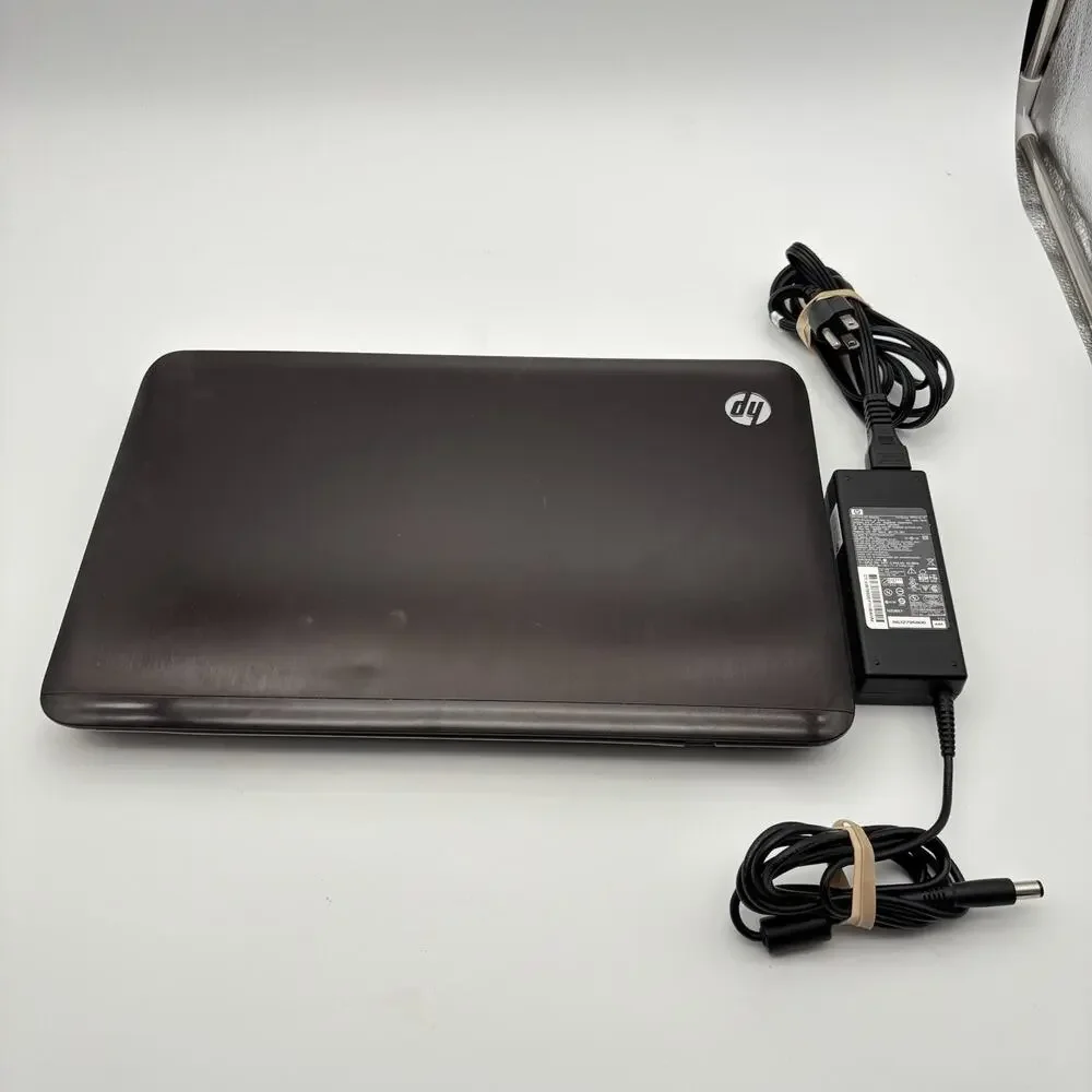 3 HP Laptop Computers With Cords. And 1 Samsung Laptop For Parts And Repair.